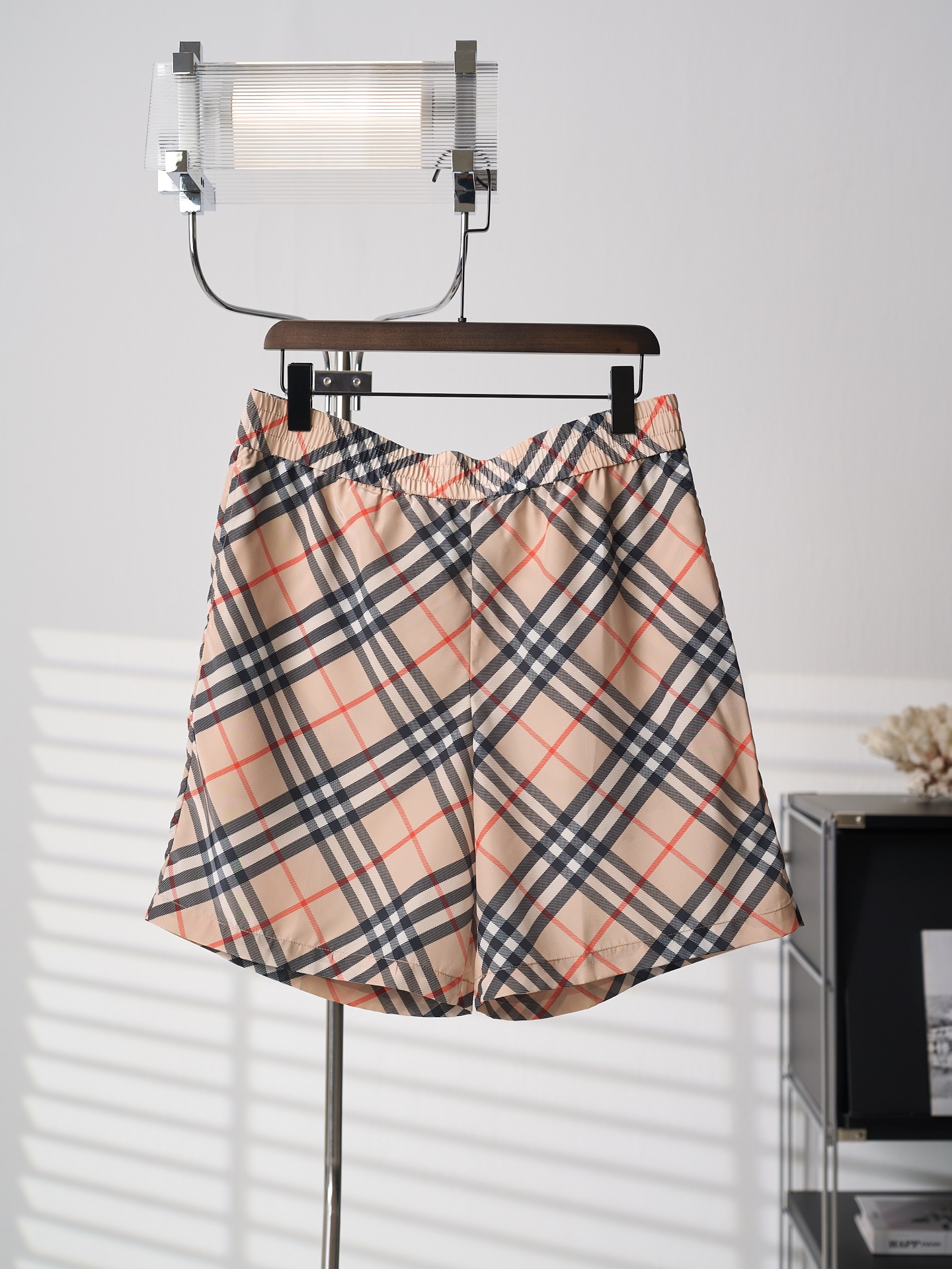 @ 155 [subasta colgante real] BURBERRY/Burberry pantalones cortos casuales de seda a cuadros con cintura elástica [en s…