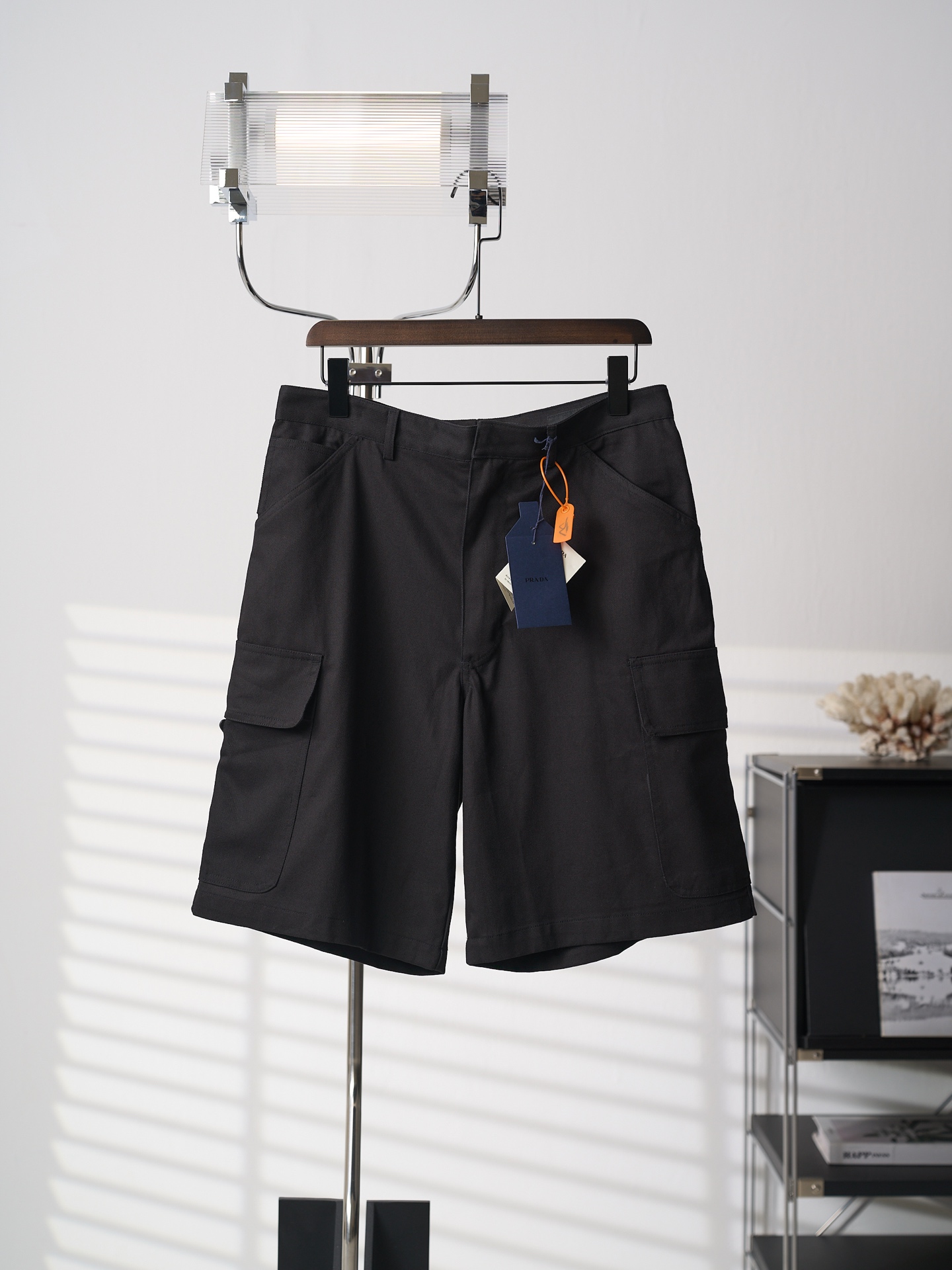 @ 185 [subasta real] Pantalones cortos con logo triangular de bolsillo Prada/Prada [Listo en stock] S M L La posición e…