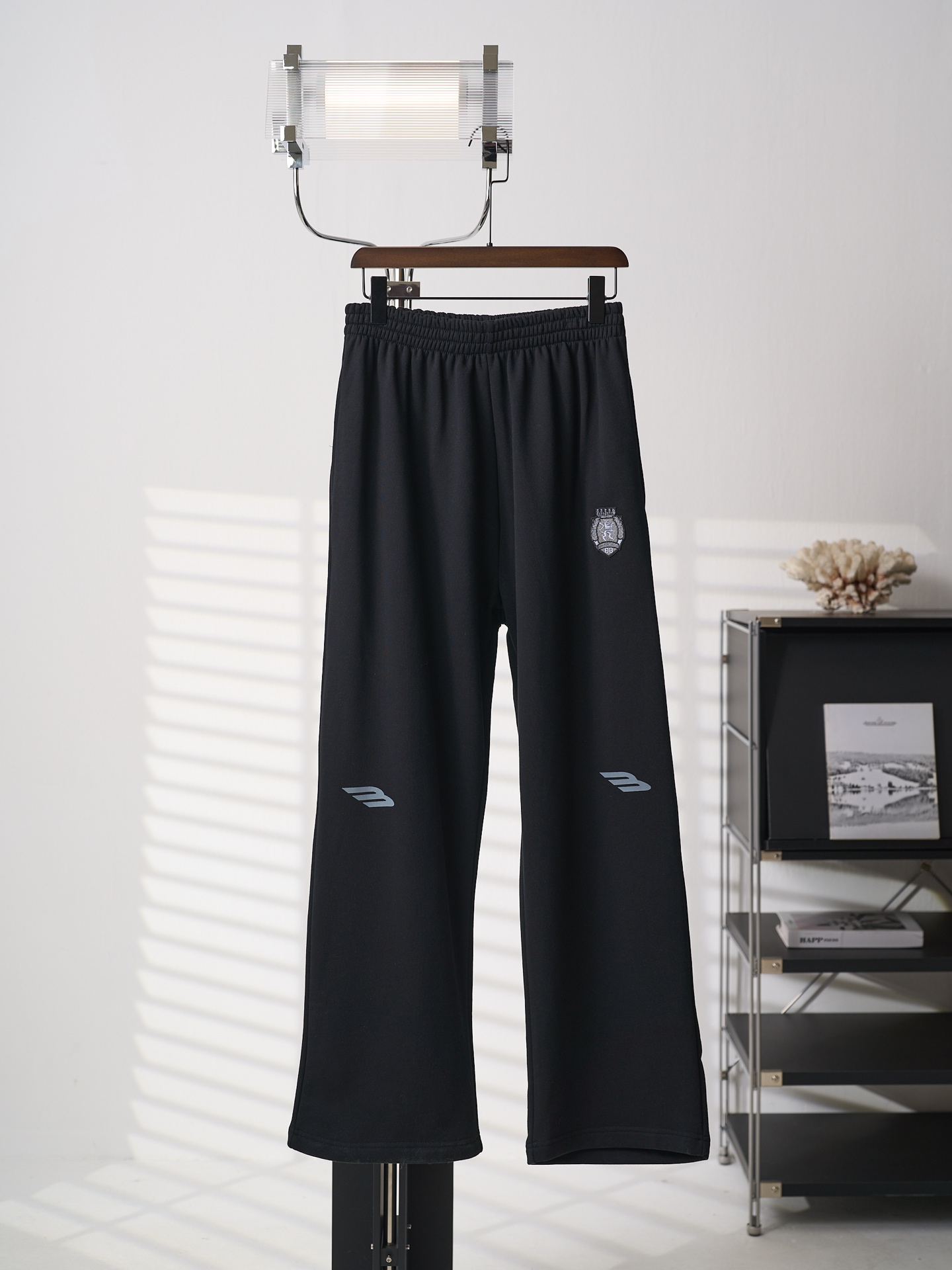 P185 [Fotografiado real] BALENCIAGA/París 3B FOOTBALL BAGGY Pantalón deportivo Manchester United. [En stock] Tallas S M…