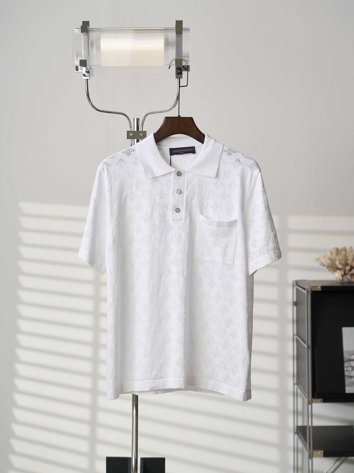 P220 [foto real colgada] LV/Luis Vuitton polo de manga corta de punto con bolsillo y letras caladas [en stock] S M L XL…