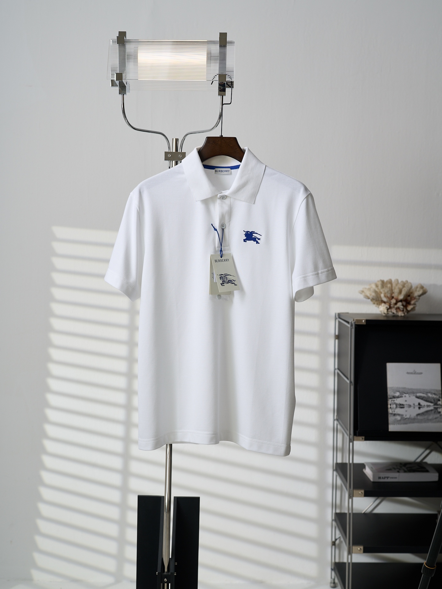 @ 150 [subasta colgante real] Camisa POLO de manga corta bordada con caballo de guerra BURBERRY/Burberry [lista en stoc…
