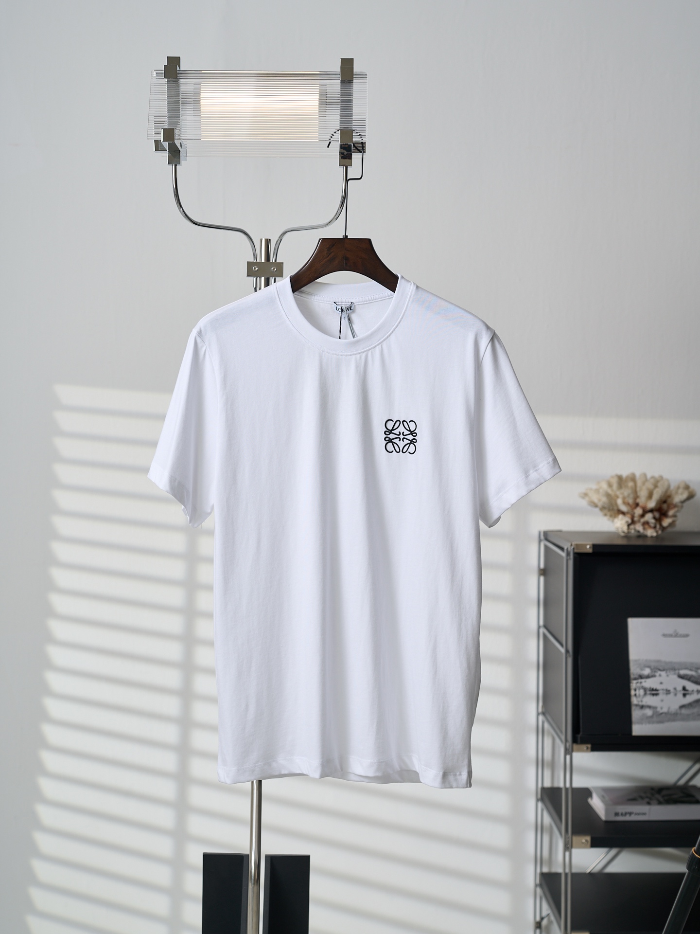 @110 [Fotografía real] LOEWE/LOEWE camiseta de algodón clásica de cuello redondo con logo bordado [En stock] S M L XL. …