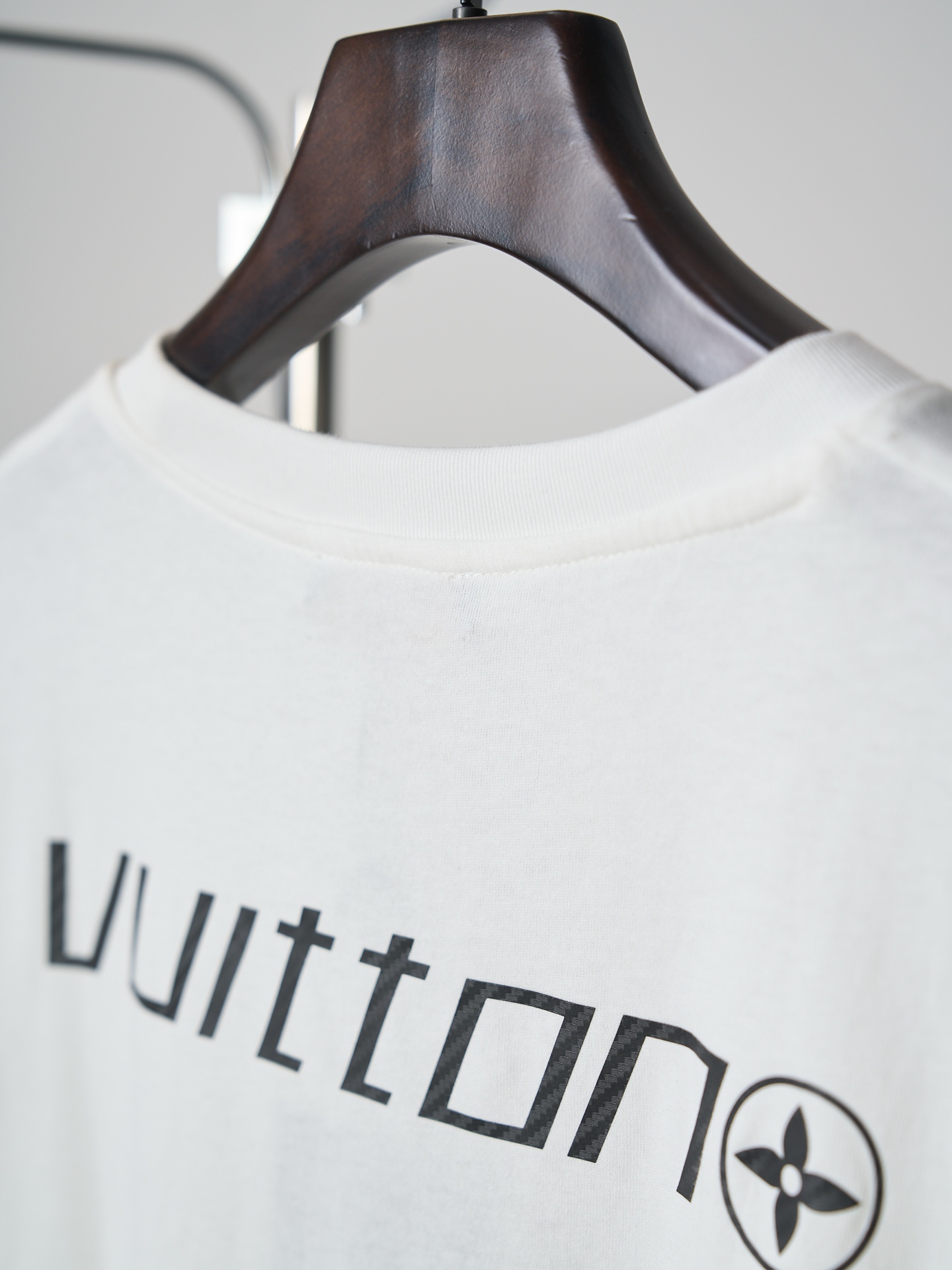 Louis Vuitton 棉质碳纤维印花标识T恤版本3