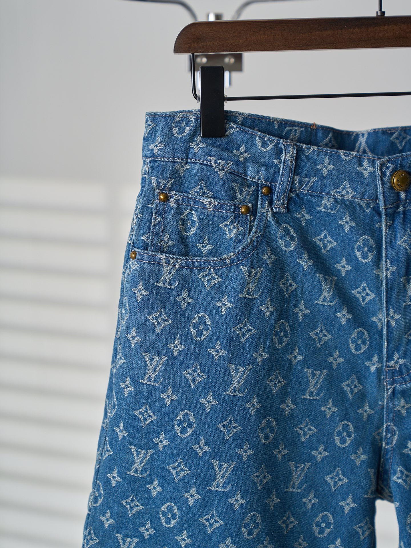 Louis Vuitton 满印标识牛仔短裤版本3