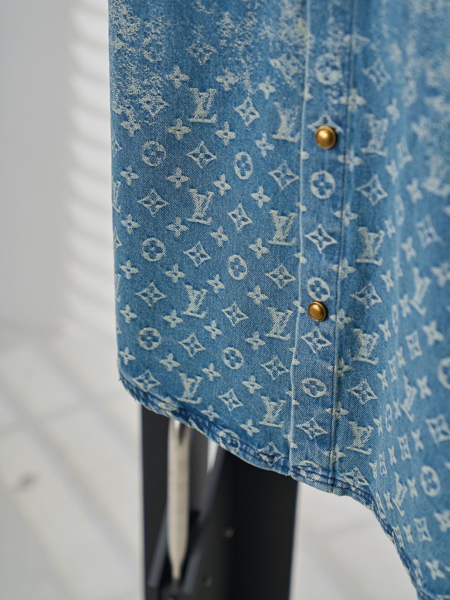 Louis Vuitton 标识渐变牛仔短袖衬衫版本3