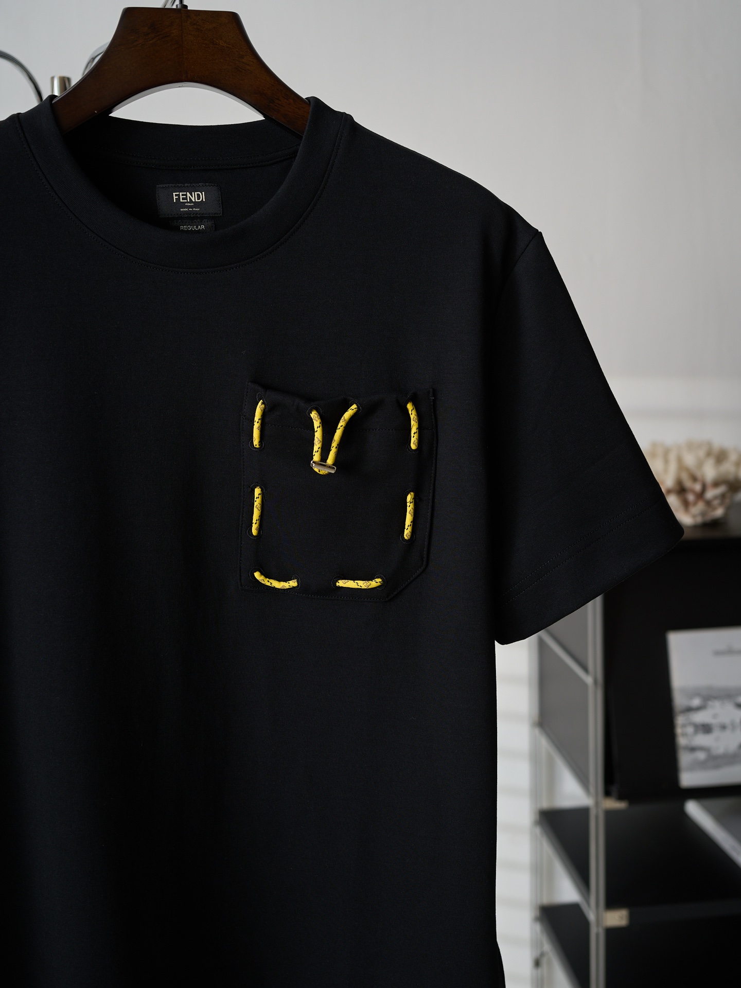 Fendi 缎带拉绳贴袋圆领短袖T恤版本2