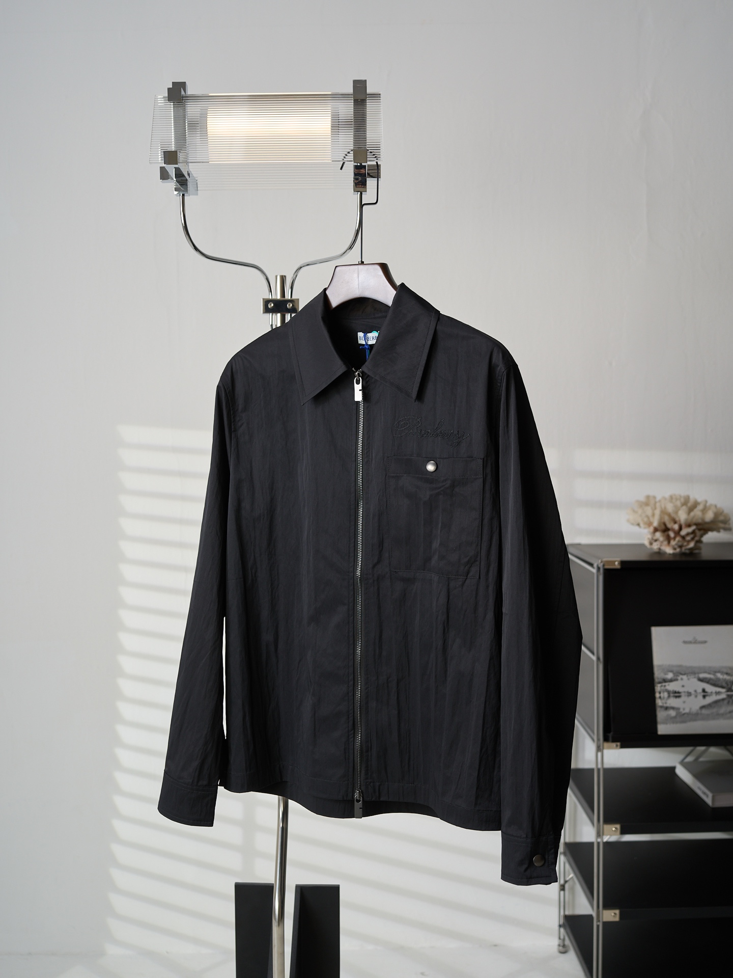 Burberry 尼龙梭织字母刺绣外套式衬衫
