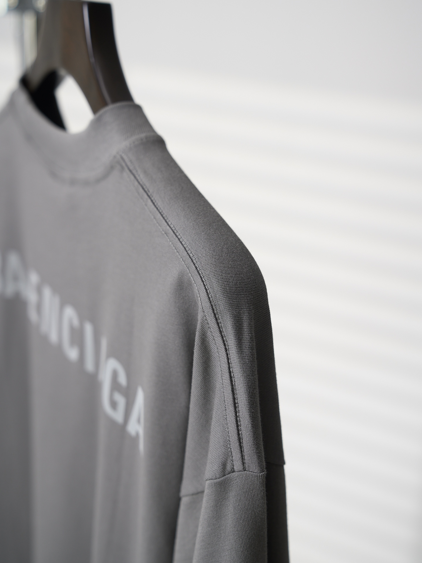 Balenciaga 字母标识反光圆领短袖T恤