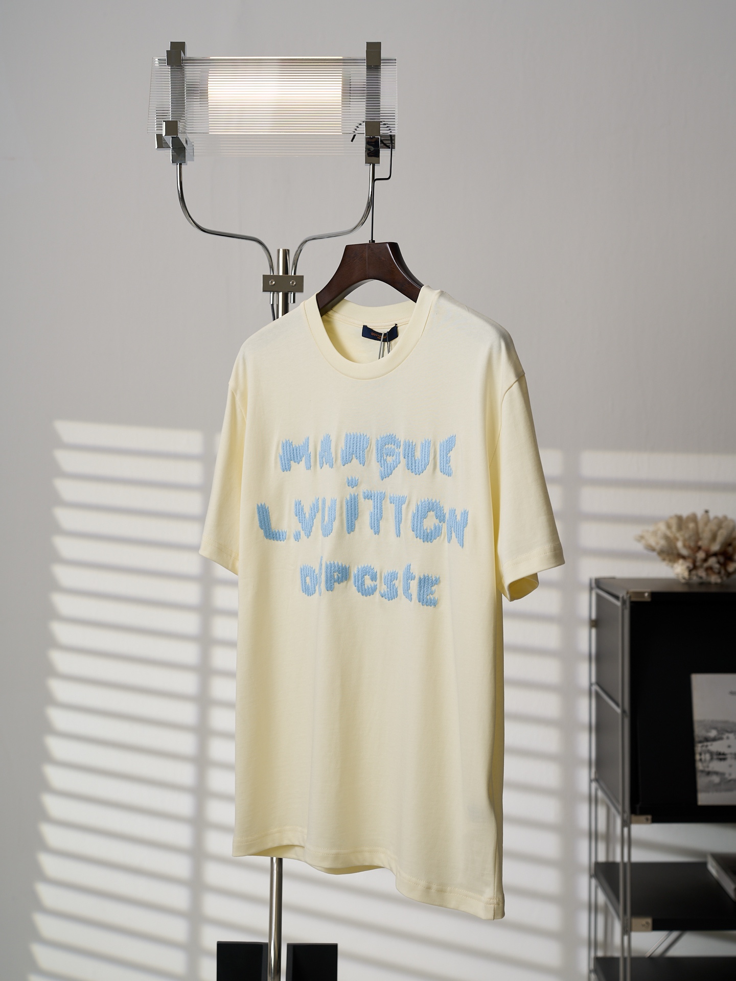 Louis Vuitton 毛线浮雕字母刺绣圆领短袖T恤