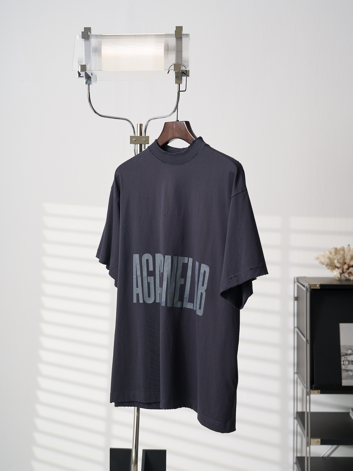 Balenciaga 裂纹字母印花圆领短袖T恤