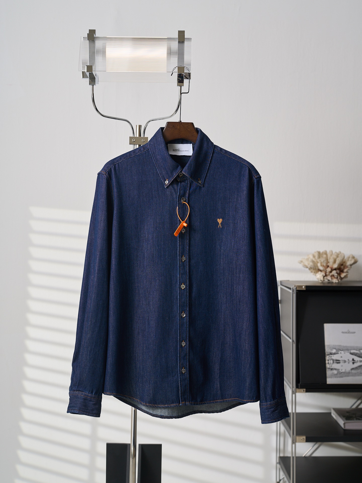 P225 [Fotos colgadas del producto real] Ami/Aime Paris Camisa vaquera de manga larga con bordado de corazón […