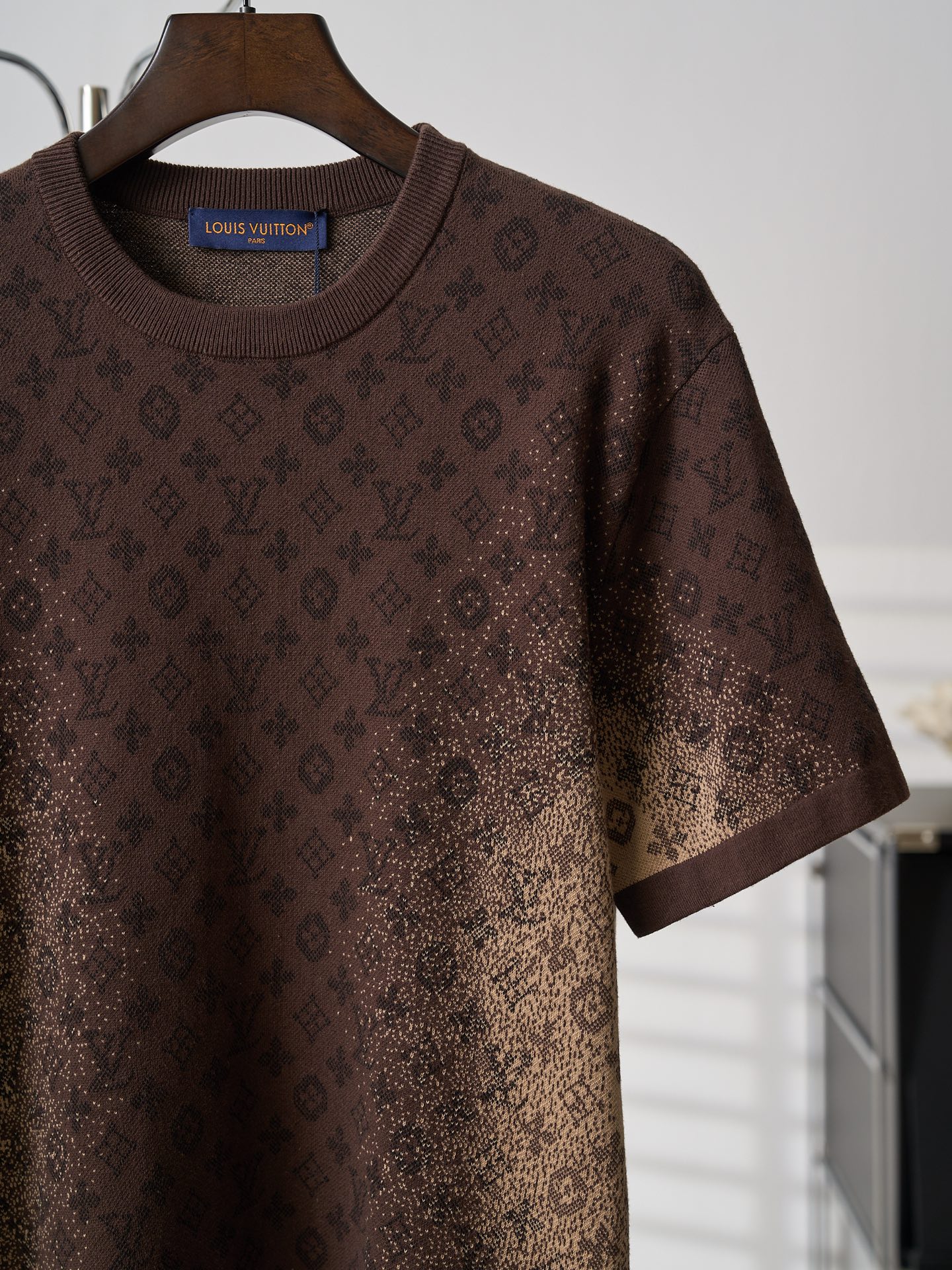 Louis Vuitton 字母暗纹提花渐变针织衫短袖T恤