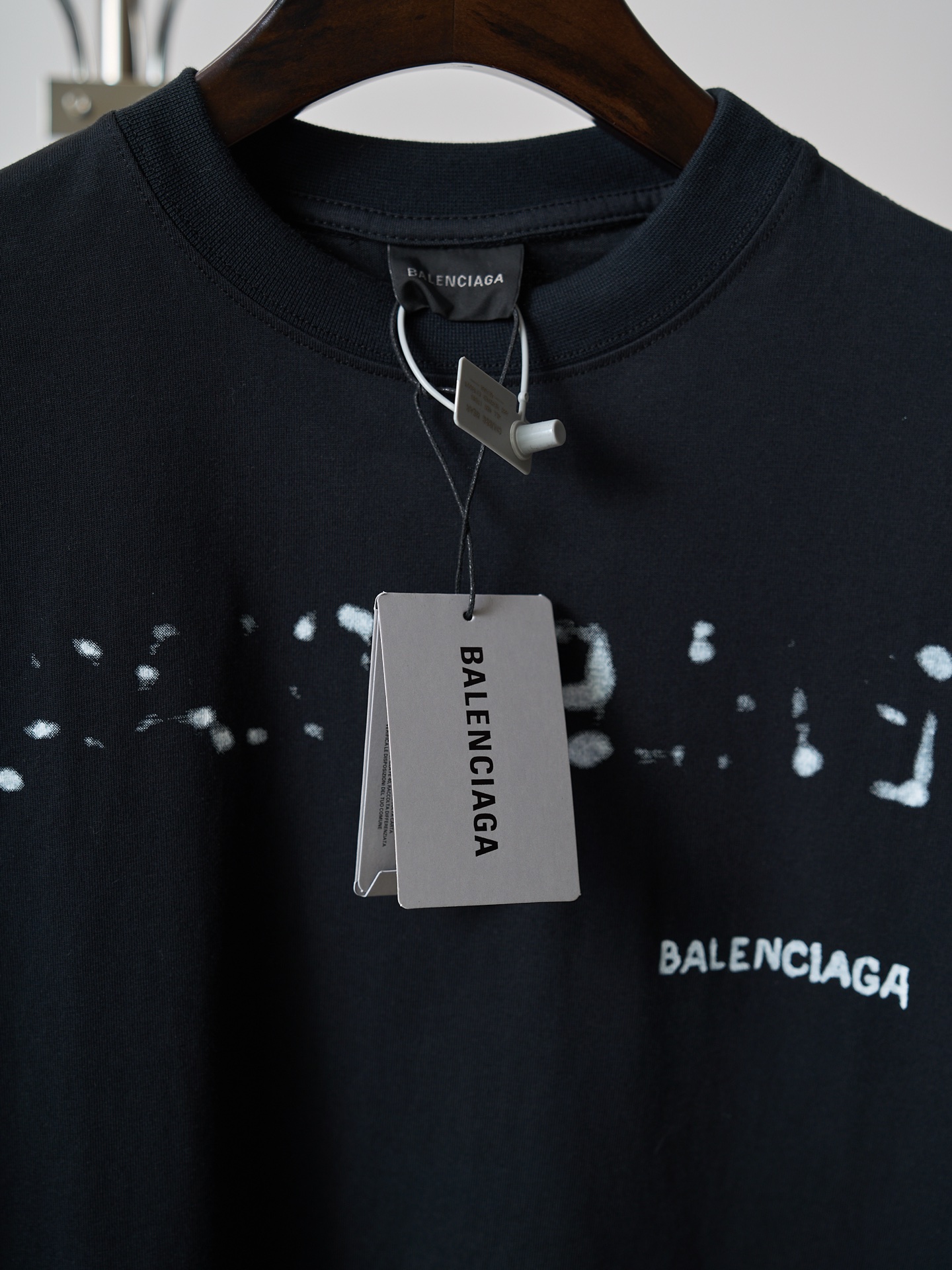Balenciaga 模糊字母印花落肩短袖T恤