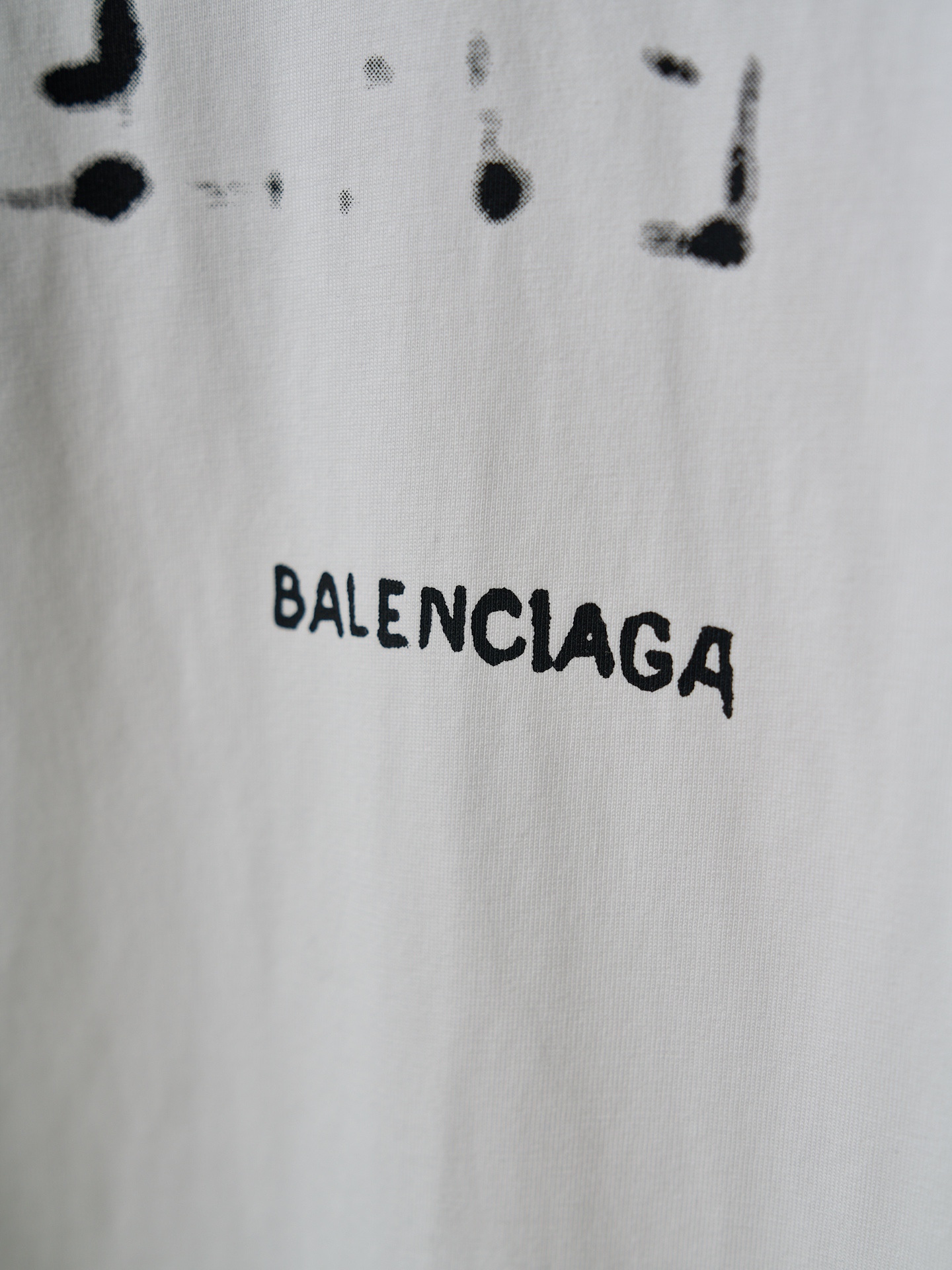 Balenciaga 模糊字母印花落肩短袖T恤