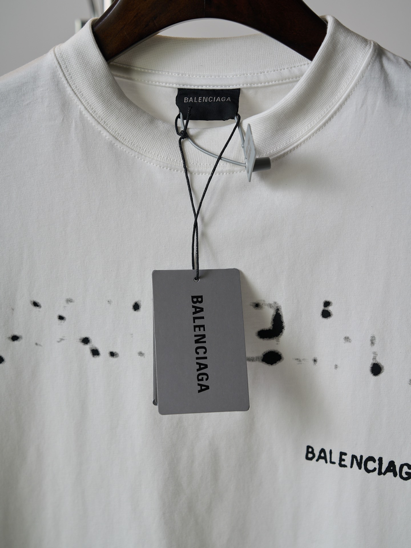 Balenciaga 模糊字母印花落肩短袖T恤