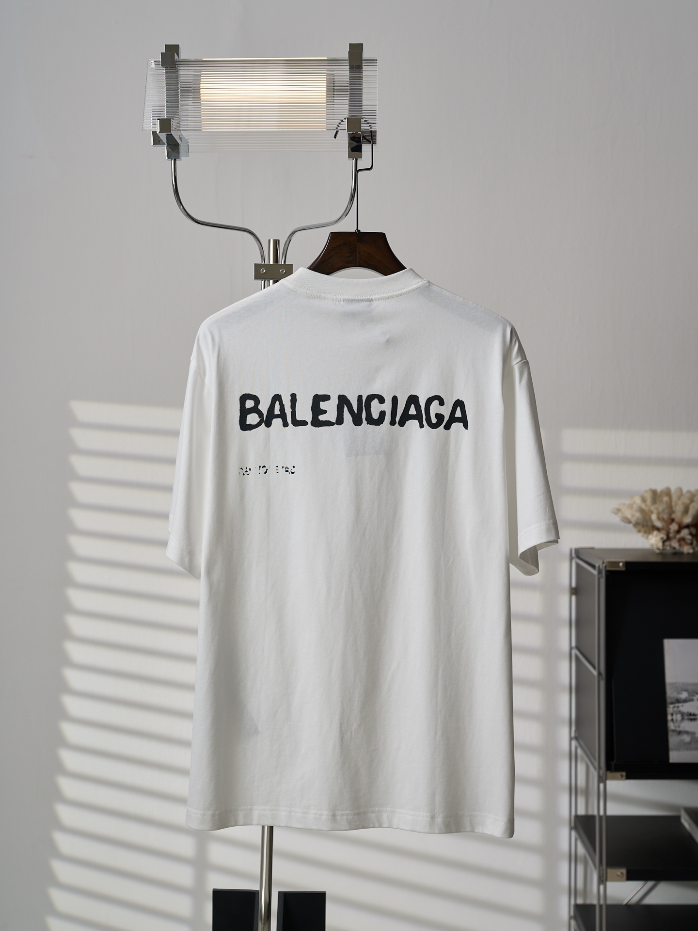 Balenciaga 模糊字母印花落肩短袖T恤