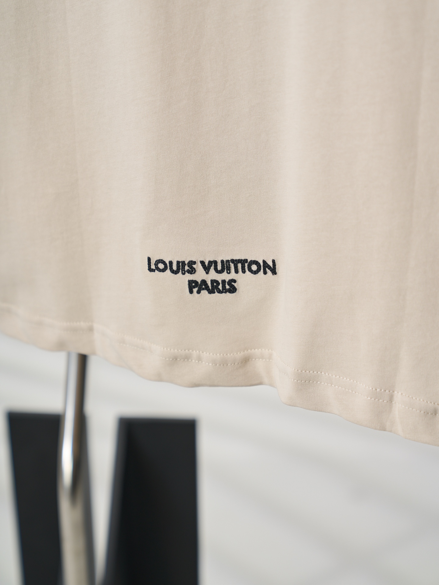 Louis Vuitton L.V.M刺绣标识短袖T恤版本2