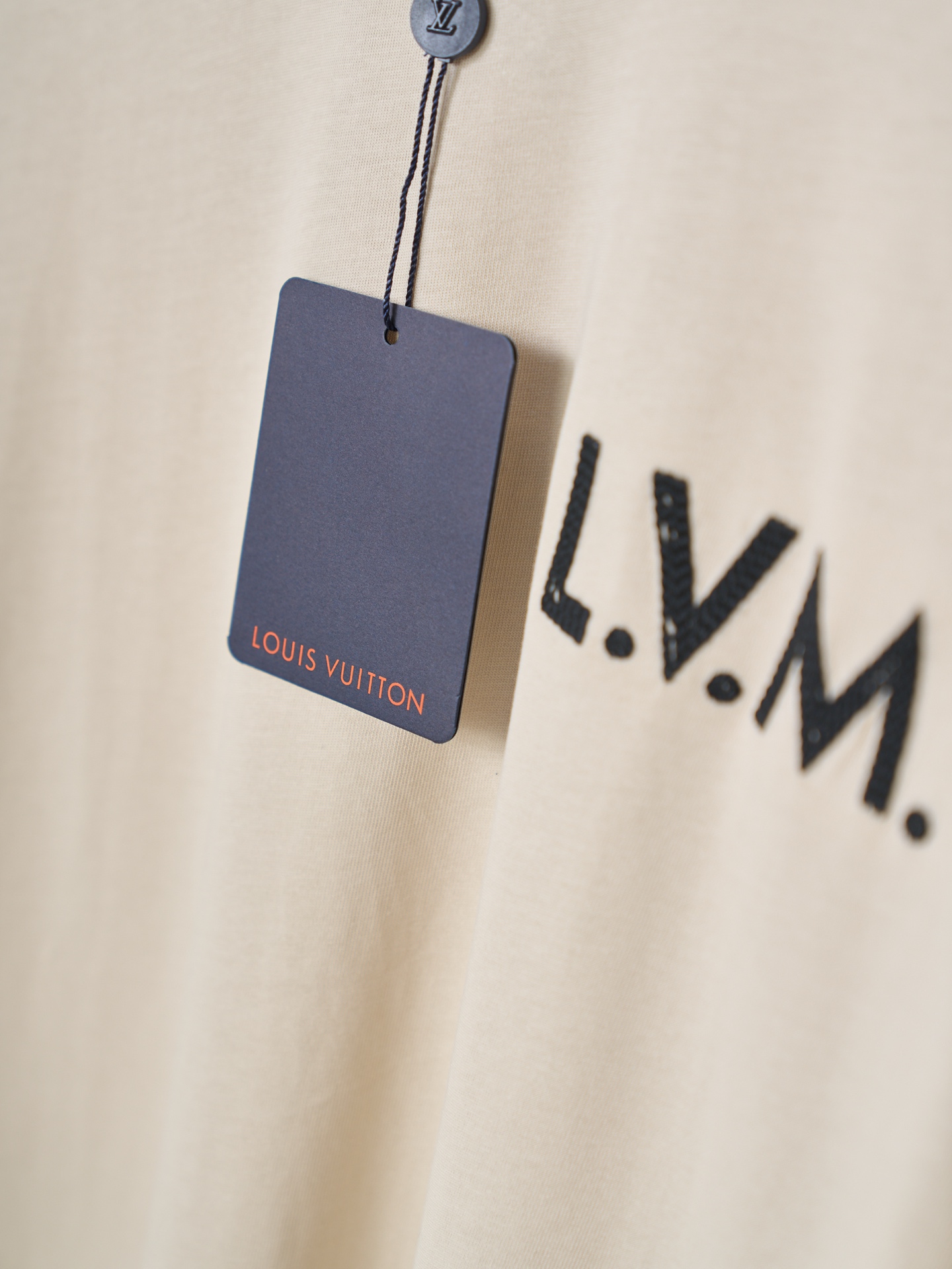 Louis Vuitton L.V.M刺绣标识短袖T恤版本2