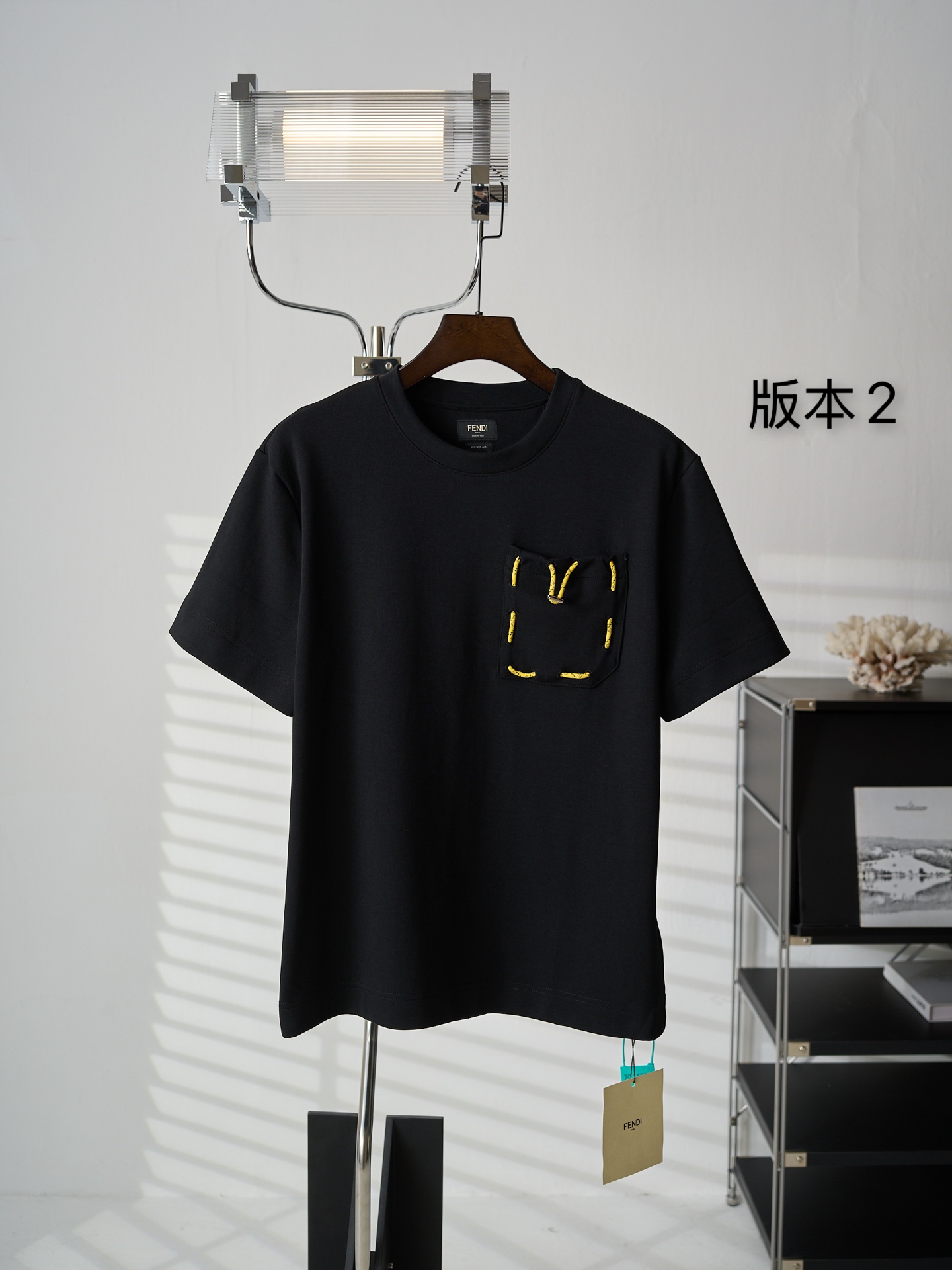 Fendi 缎带拉绳贴袋圆领短袖T恤版本2
