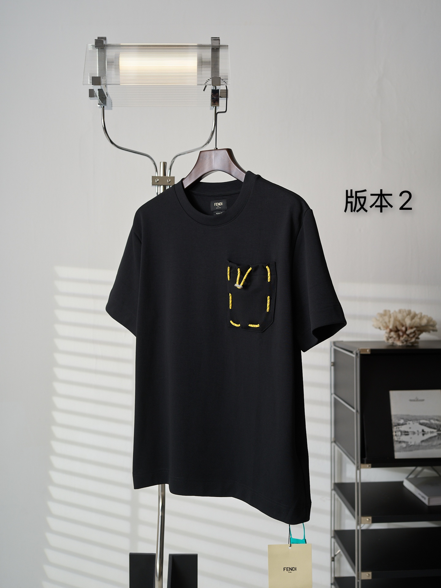 Fendi 缎带拉绳贴袋圆领短袖T恤版本2