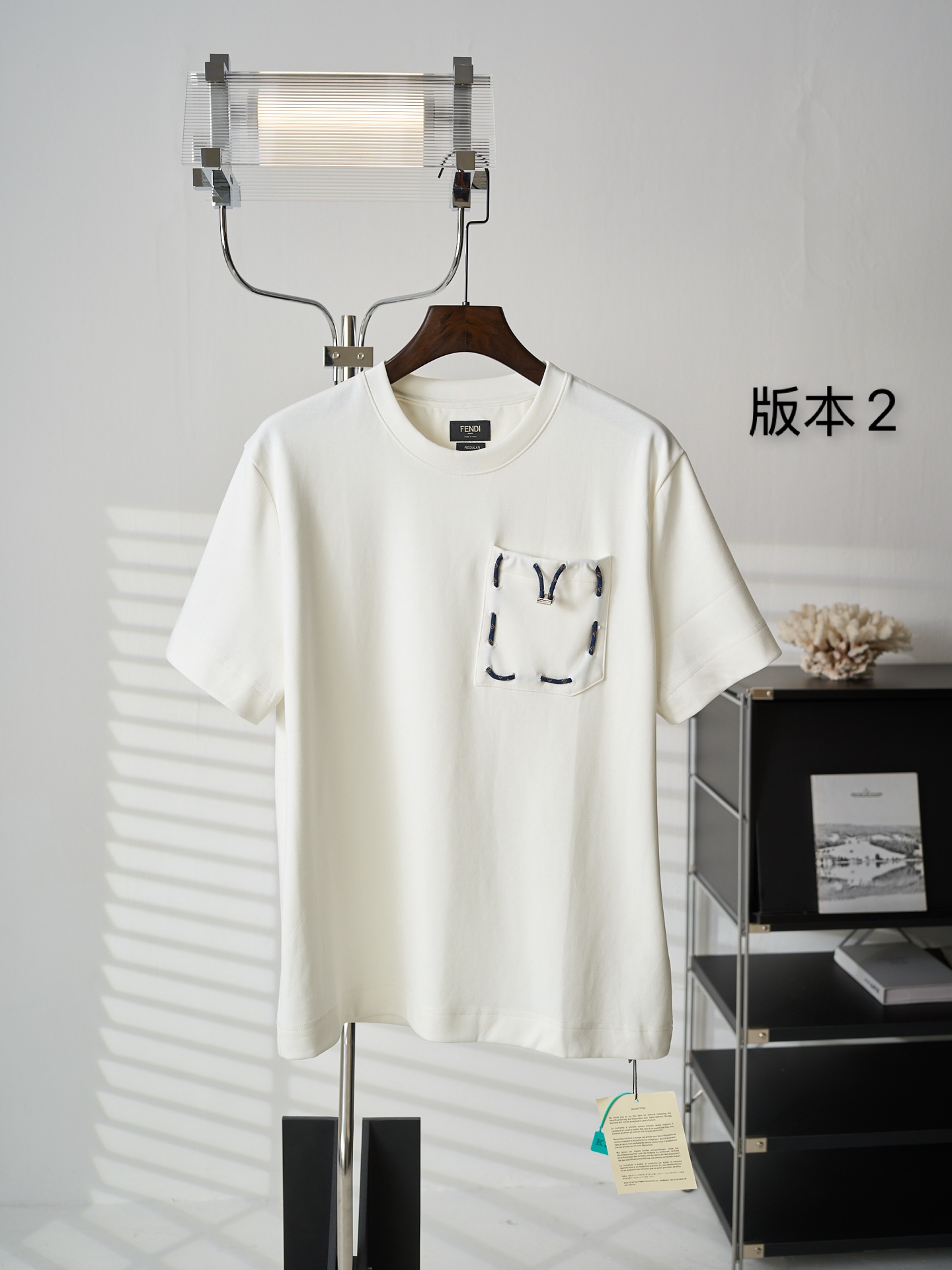 Fendi 缎带拉绳贴袋圆领短袖T恤版本2