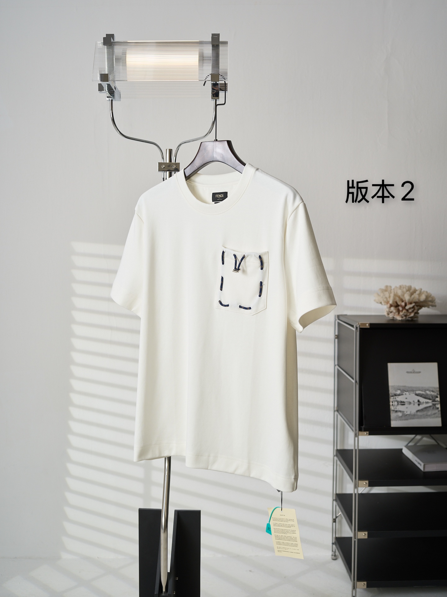 Fendi 缎带拉绳贴袋圆领短袖T恤版本2