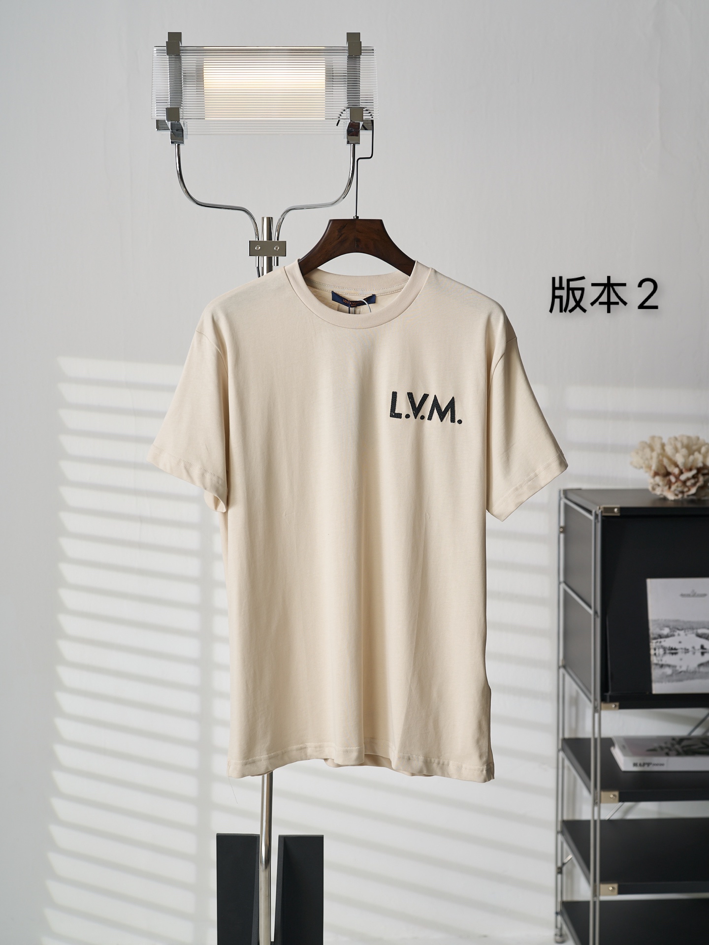 Louis Vuitton L.V.M刺绣标识短袖T恤版本2