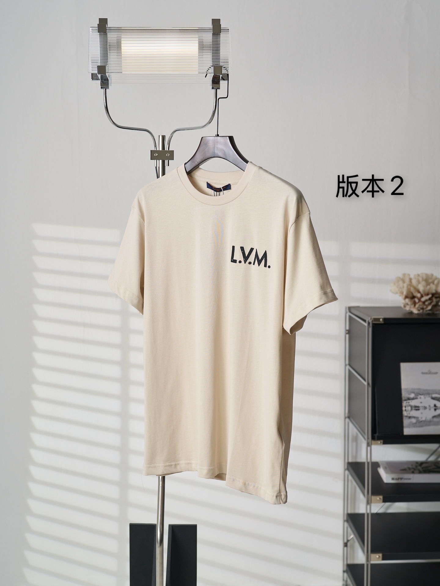 Louis Vuitton L.V.M刺绣标识短袖T恤版本2
