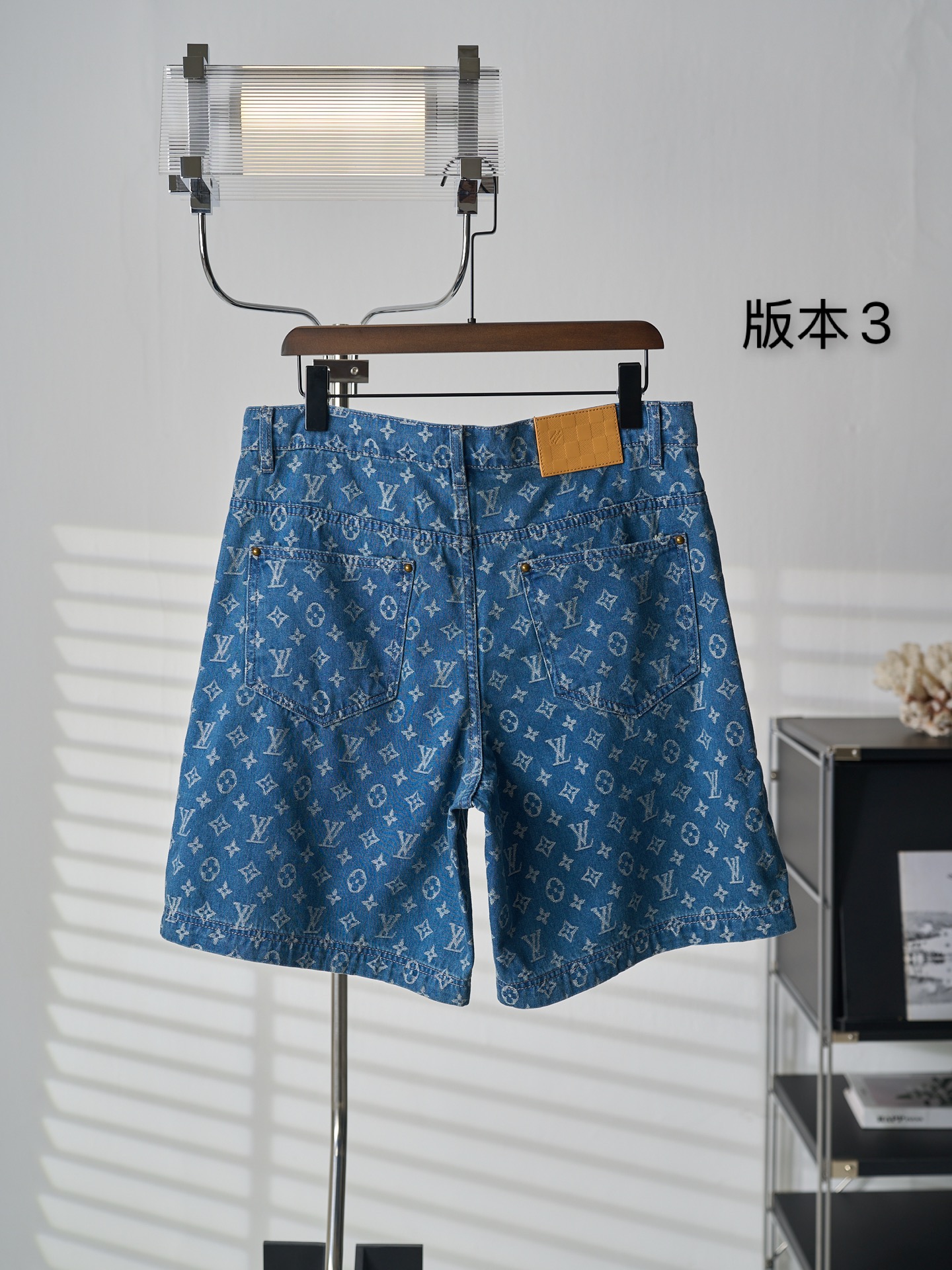 Louis Vuitton 满印标识牛仔短裤版本3