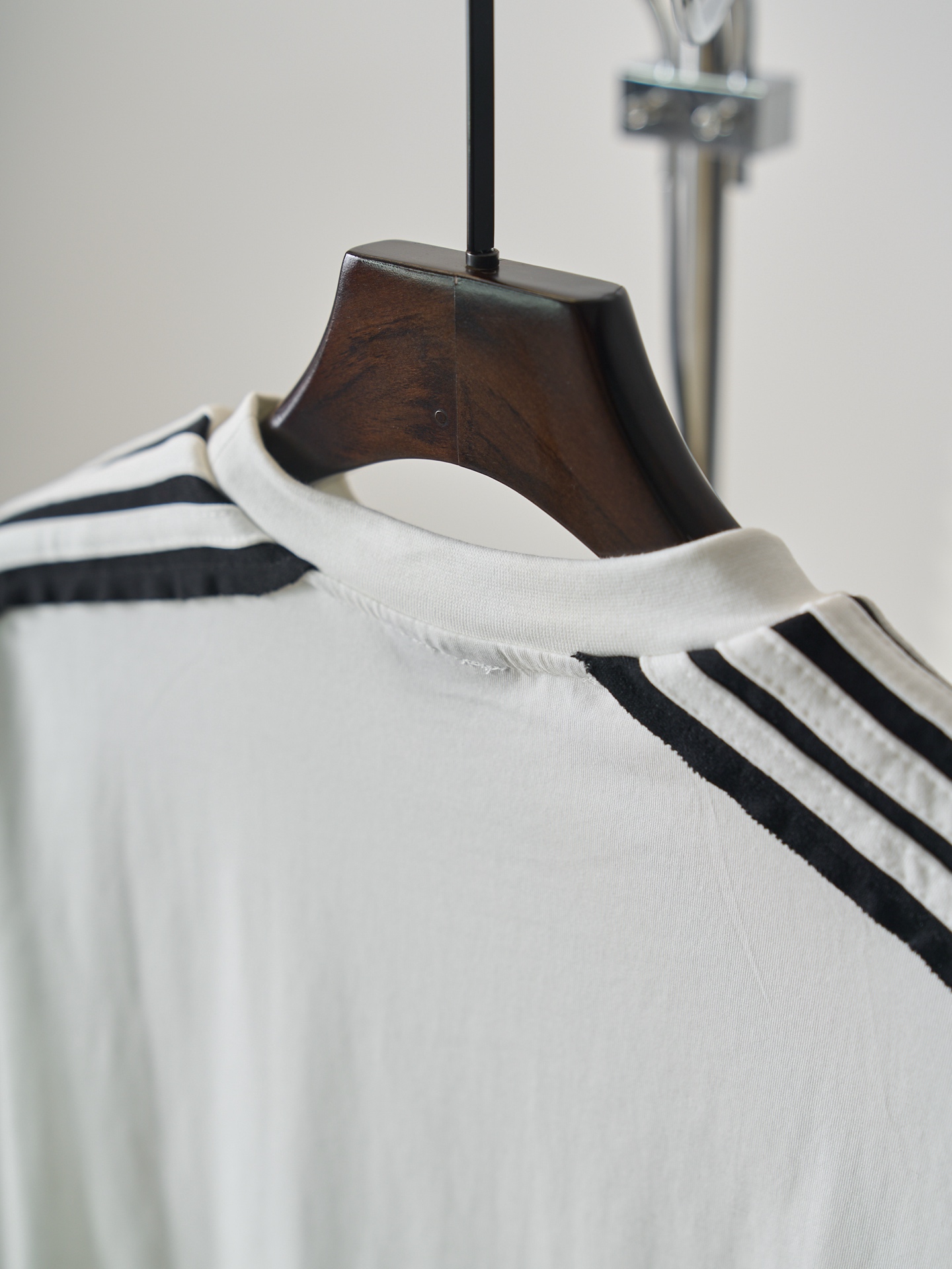 Balenciaga Sports Icon双环刺绣条纹圆领短袖T恤