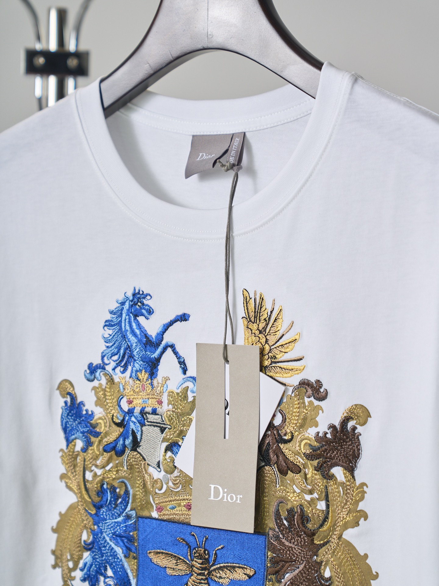 Dior 大徽章刺绣圆领短袖T恤版本2