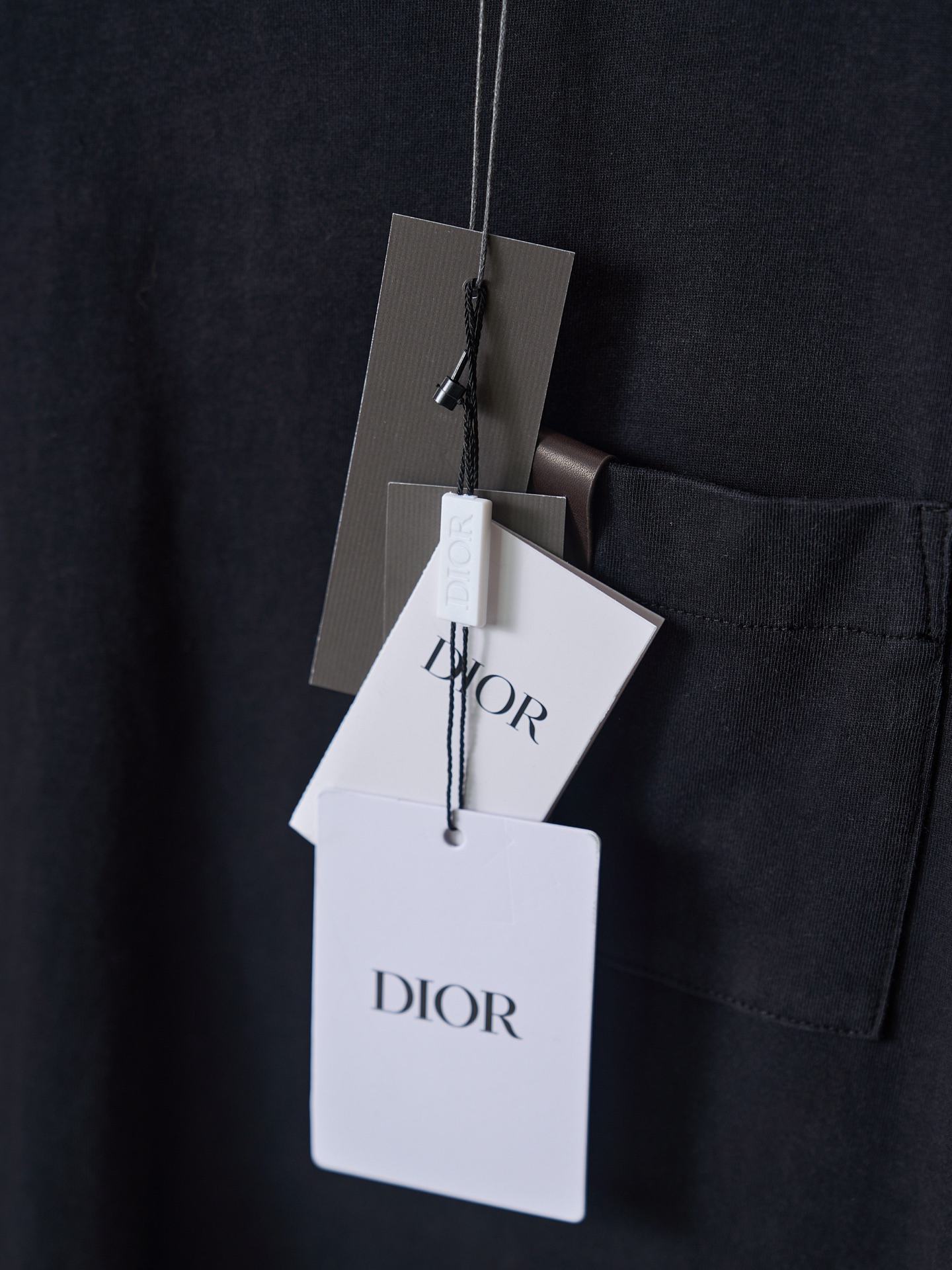 Dior 胸前皮标贴袋圆领短袖T恤版本3