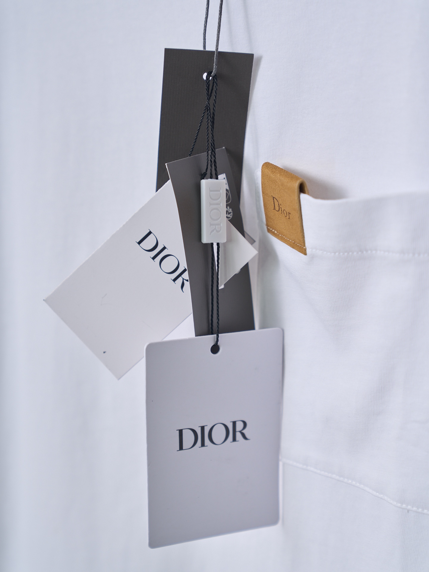 Dior 胸前皮标贴袋圆领短袖T恤版本3