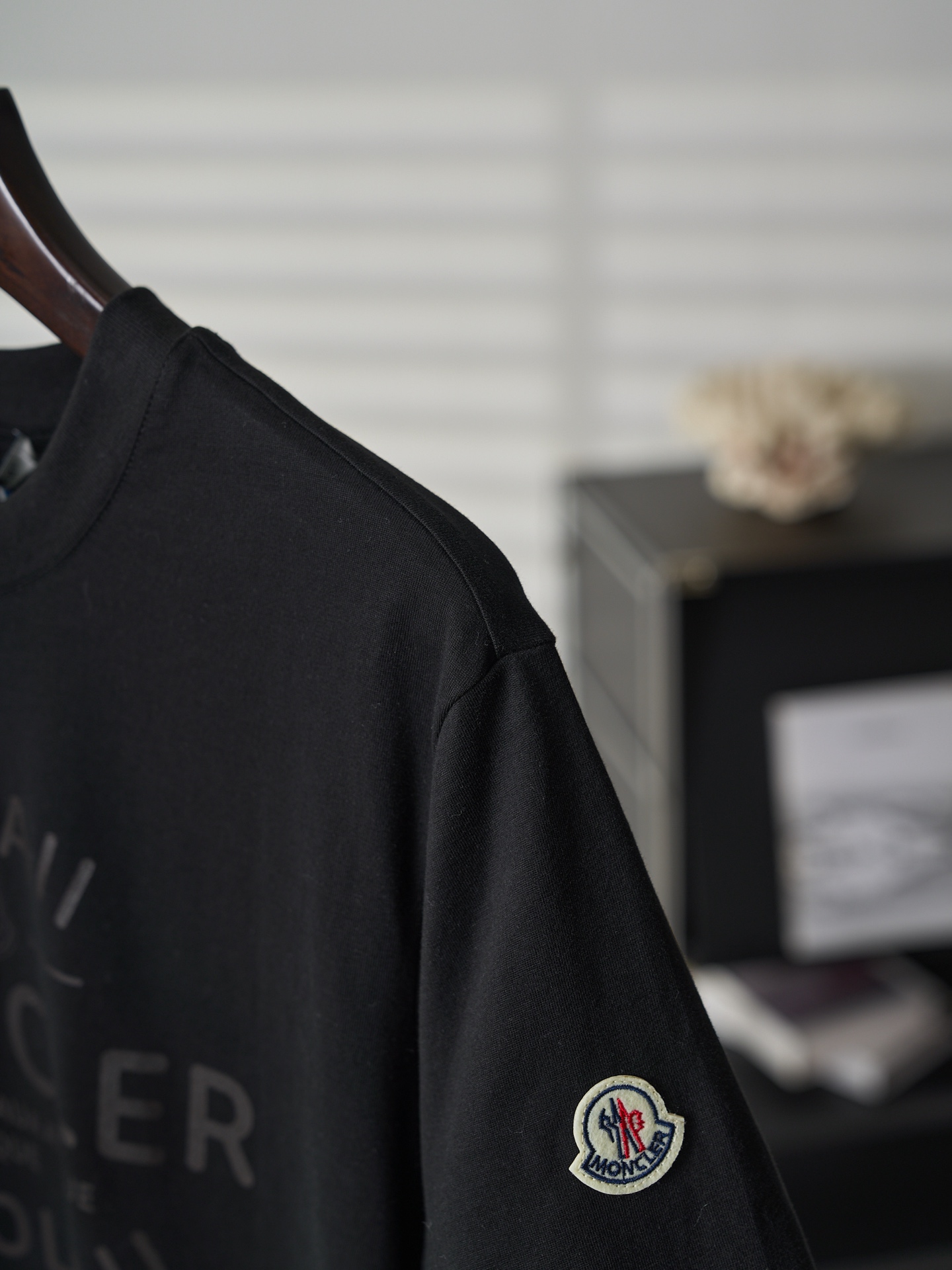 Moncler 字母徽章印花圆领短袖T恤