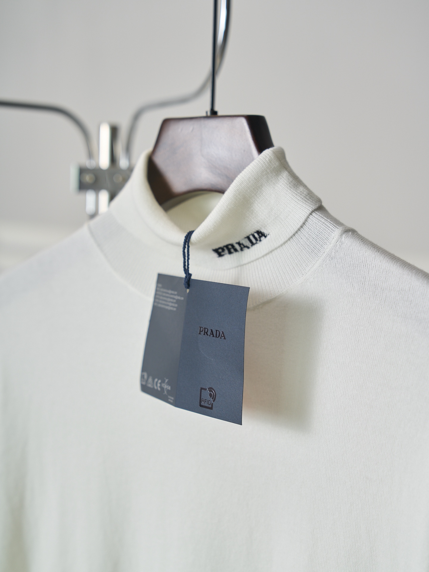 Prada 领口提花针织毛衣高领短袖