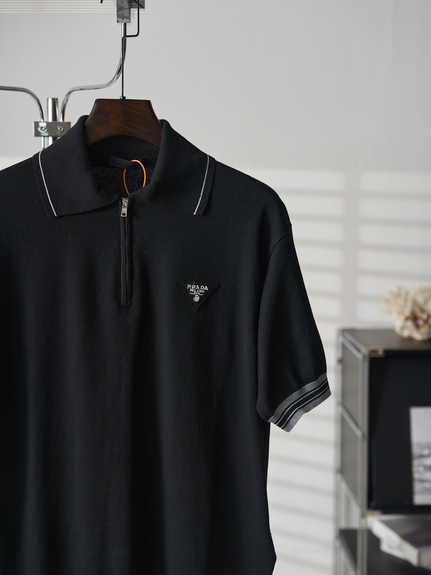 Prada 三角徽标半拉链短袖毛衣polo衫