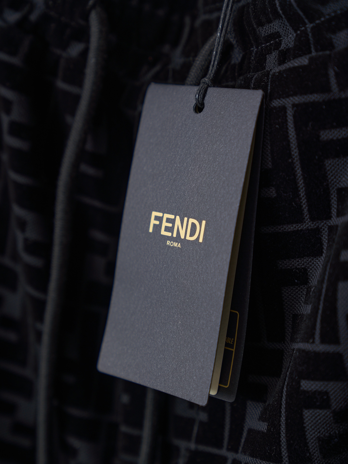 Fendi FF黑色植绒短裤