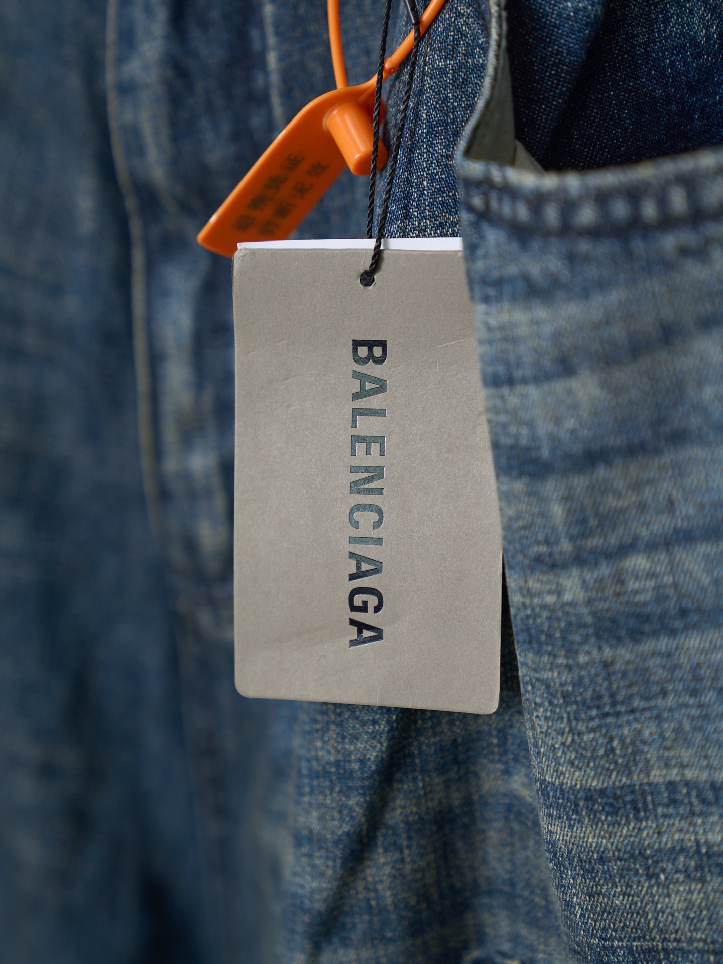 Balenciaga 标识贴饰做旧牛仔裤