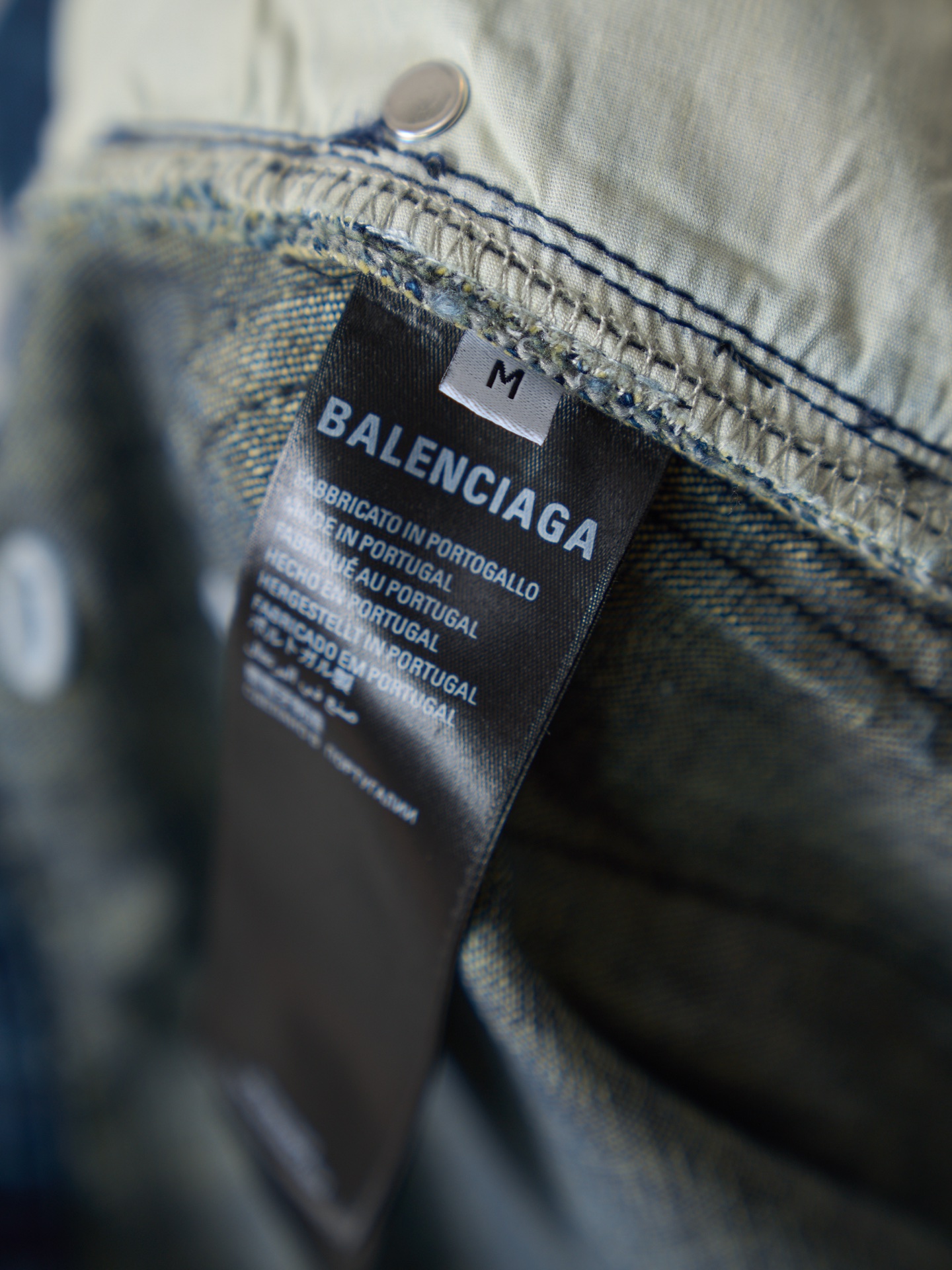Balenciaga 标识贴饰做旧牛仔裤
