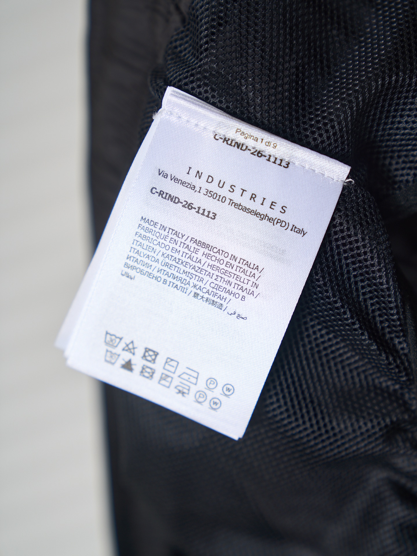 Moncler 章仔徽标口袋尼龙短裤沙滩裤