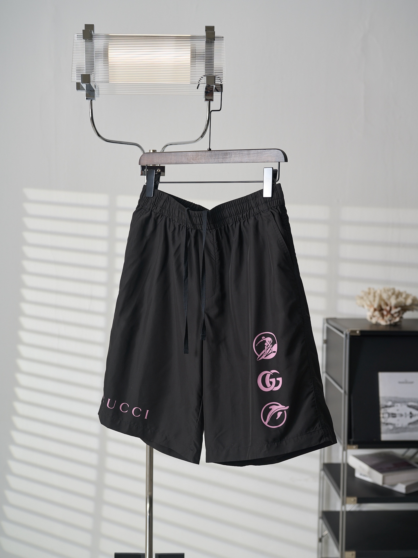 Gucci 粉色标识印花撞色短裤