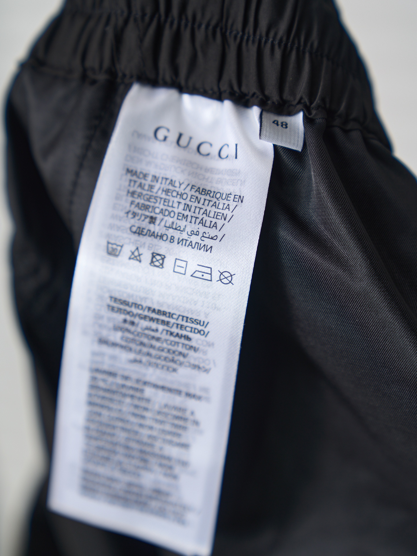 Gucci 粉色标识印花撞色短裤