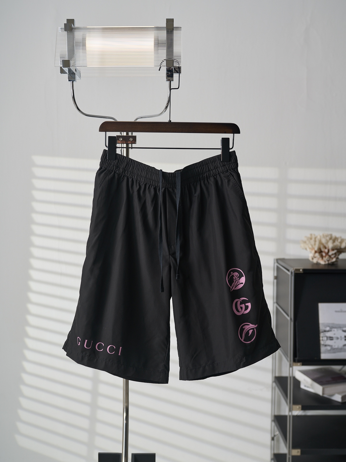 Gucci 粉色标识印花撞色短裤