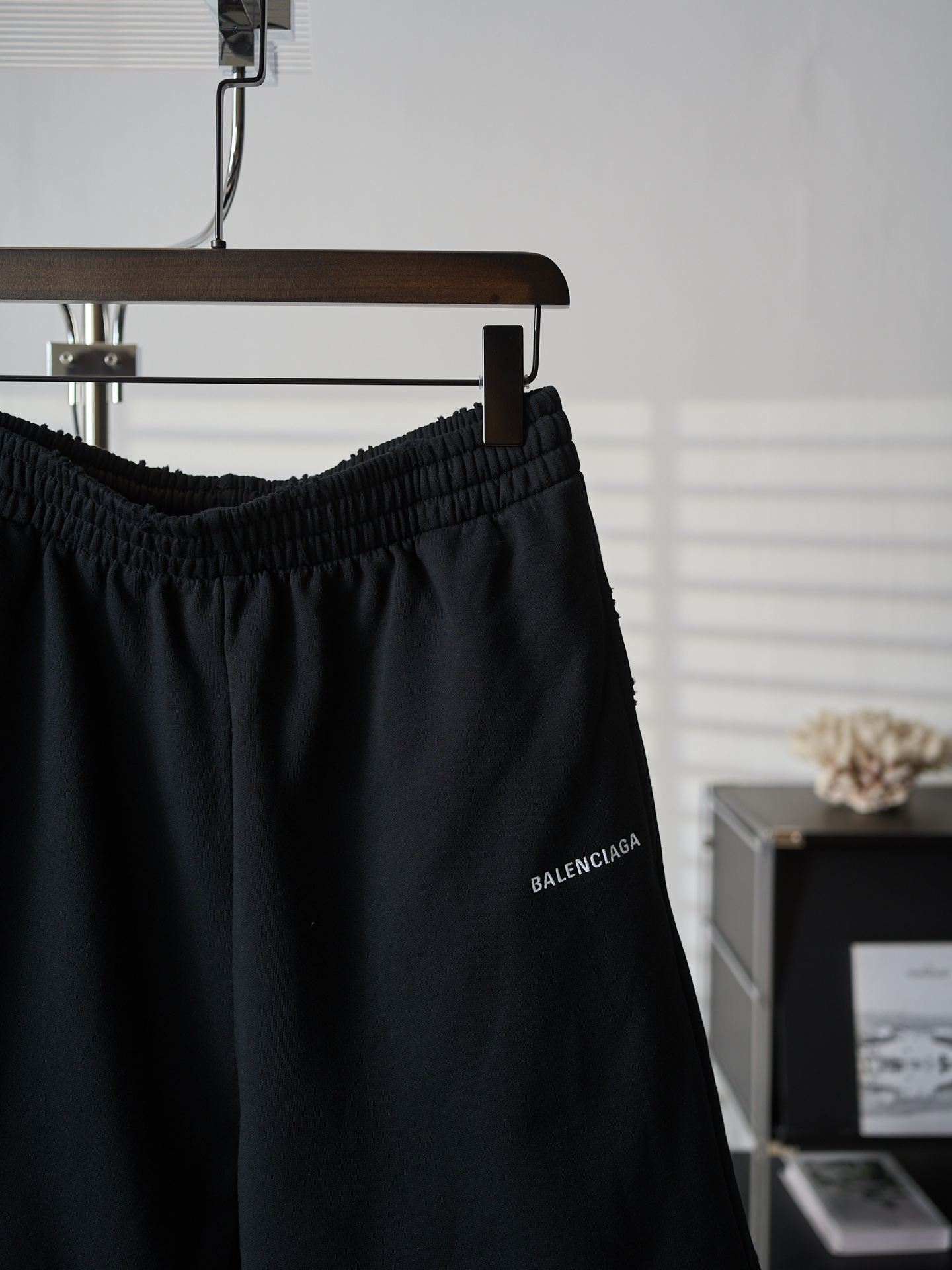 Balenciaga Back做旧刺绣休闲短裤版本2