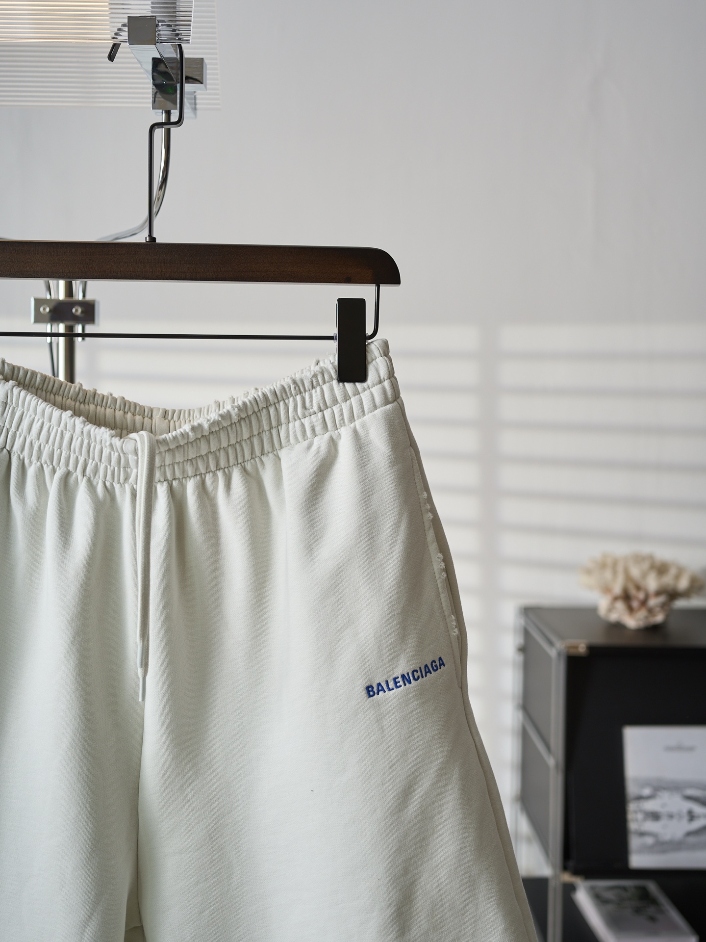Balenciaga Back做旧刺绣休闲短裤版本2