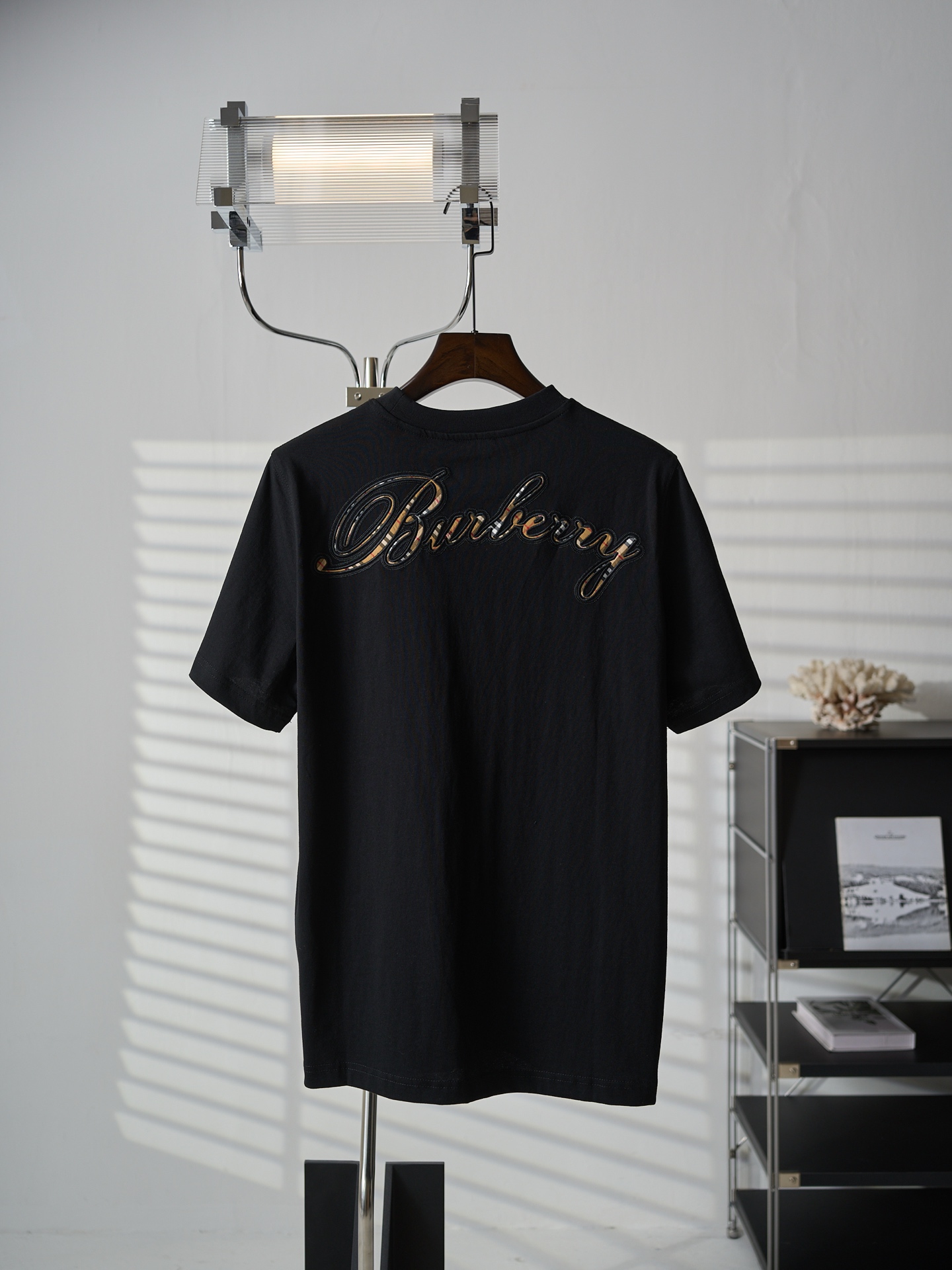Burberry 格纹草书风格徽标棉质圆领短袖T恤衫