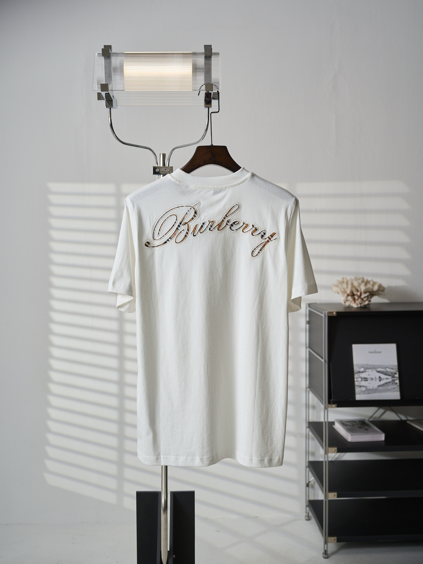 Burberry 格纹草书风格徽标棉质圆领短袖T恤衫