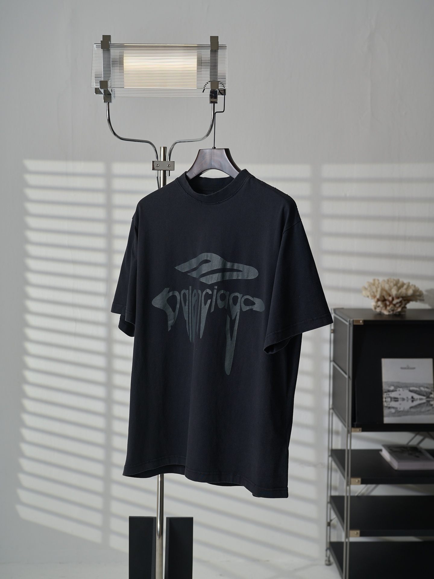 Balenciaga 溶解字母胶浆印花圆领短袖T恤