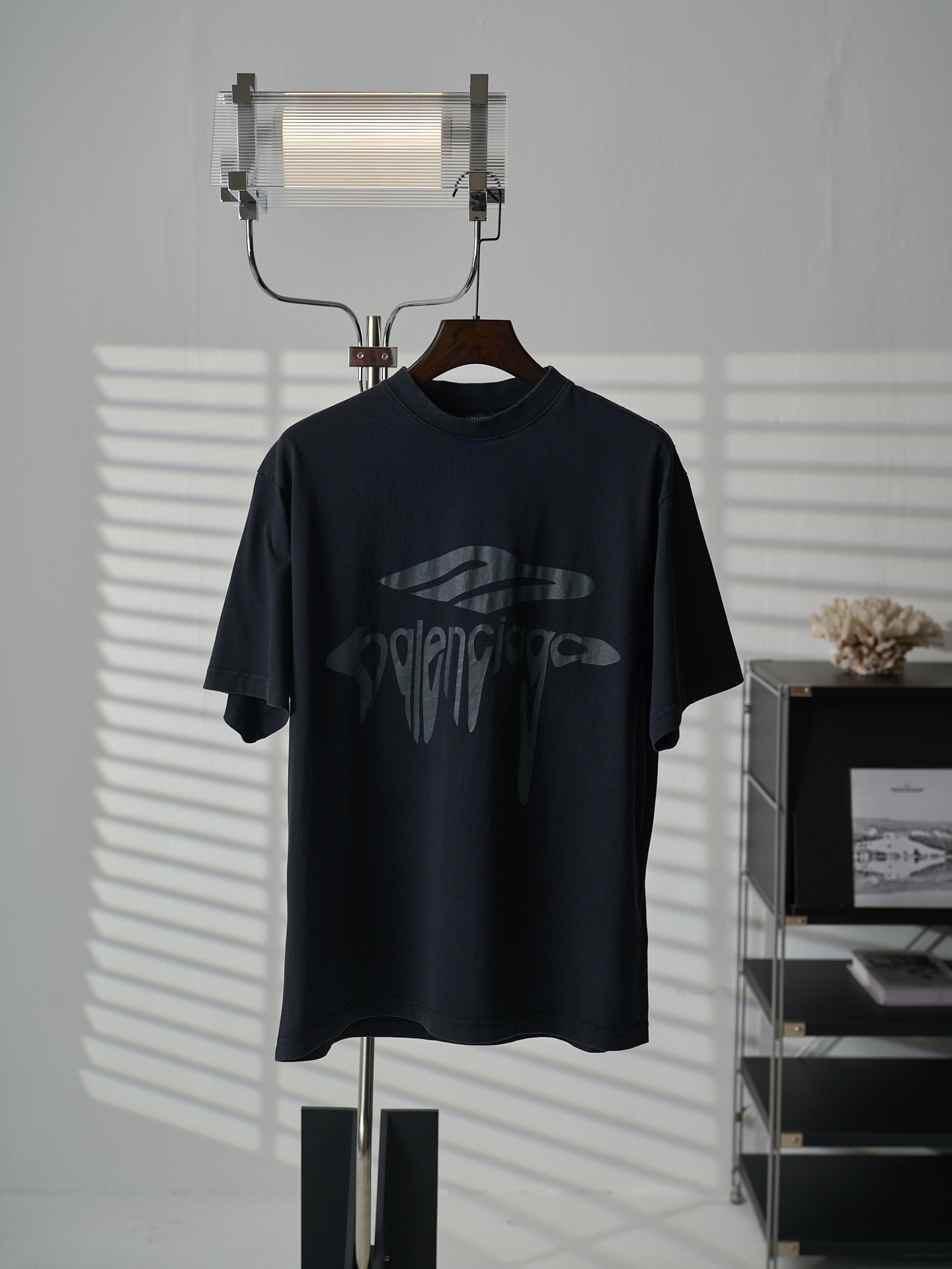 Balenciaga 溶解字母胶浆印花圆领短袖T恤