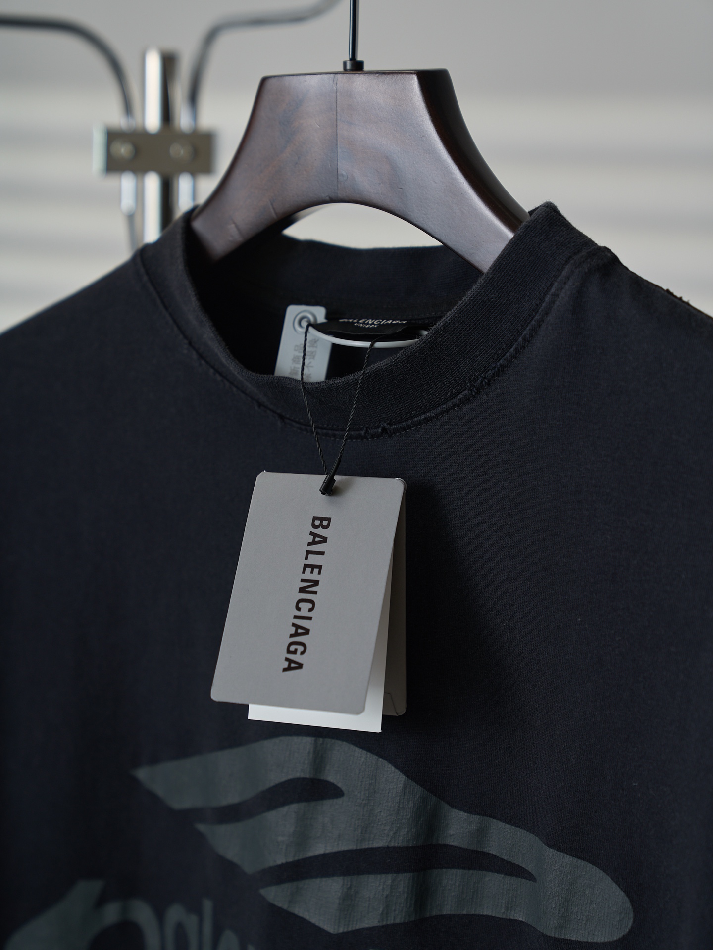 Balenciaga 溶解字母胶浆印花圆领短袖T恤